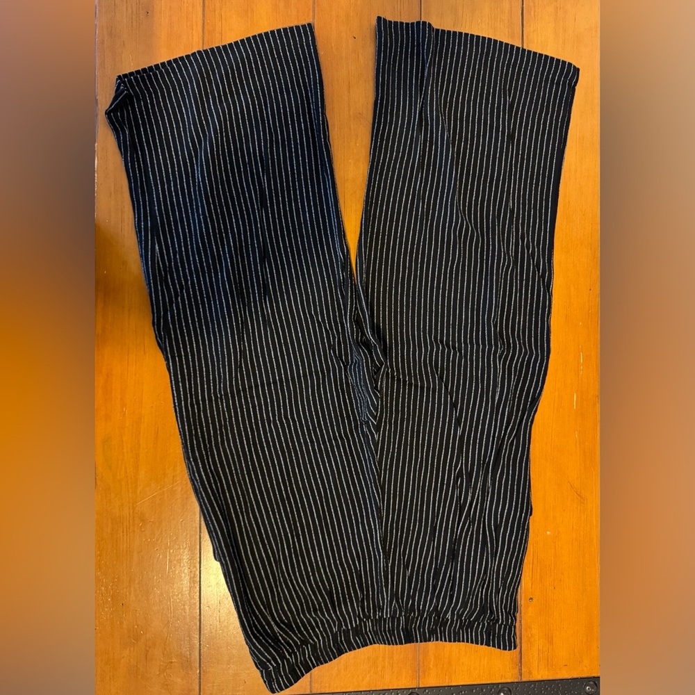 Black and White Striped cropped Wide-Leg Pants - Picture 4 of 5